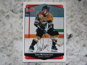 Sarnia Sting CHL Ivan Novoseltsev Firmado Autografiado 1999-2000 Victoria Como Nuevo - Imagen 1 de 1