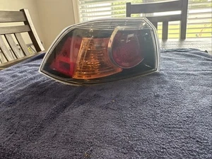 08-15 MITSUBISHI LANCER EVOLUTION MR GSR EVO X LEFT OUTER TAIL LIGHT OEM - Foto 1 di 4