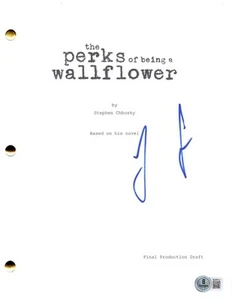 Logan Lerman signed Autogramm The Perks of Being a Wallflower Filmskript COA - Bild 1 von 4