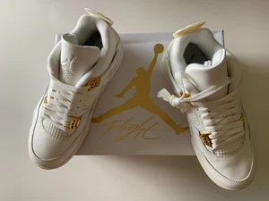 NUEVO Nike Air Jordan 4 Retro AQ9129-170 Mujer’s 7 Zapatos BLANCO/DORADO $210 - Imagen 1 de 10