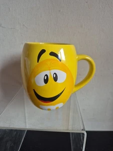 Nueva taza M&M World grande barril amarillo completamente nueces taza de té de café (D2) - Imagen 1 de 8