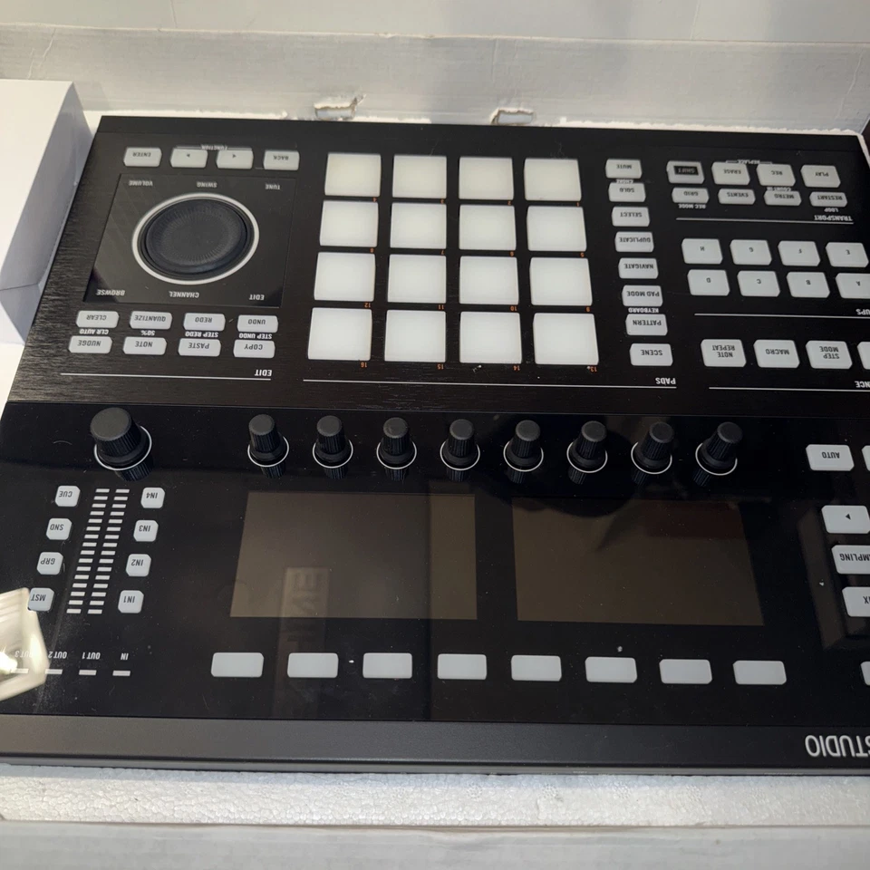 Maschine Studio  Native Instruments - Black - Image 1 of 4
