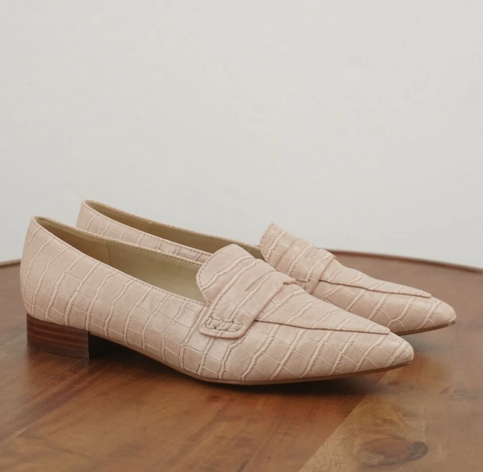 Mocasines Marc Fisher Feud para mujer con estampado de serpiente de 2 puntas en punta talla 7 M crema Foto 1 de 4