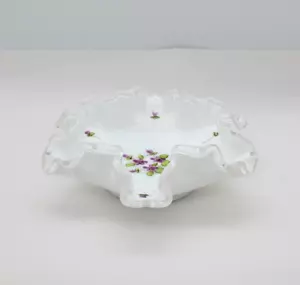 Fenton Silver Crest Piatto Vetro Latte 6" Ciotola Piedi Arruffati "Viole nella Neve" - Foto 1 di 4