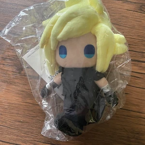 Square Enix Final Fantasy VII Remake Plüsch Cloud Strife - Bild 1 von 2