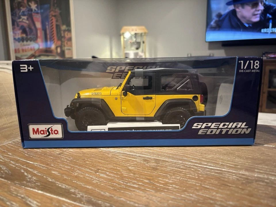 Maisto 2014 Jeep Wrangler Willys | 1:18 Yellow | Free Shipping - Image 1 of 1
