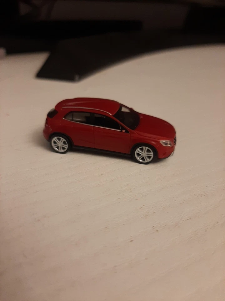 1:87 Herpa, MB GLA rosso, LEGGERE DESCRIZIONE - Immagine 1 di 4