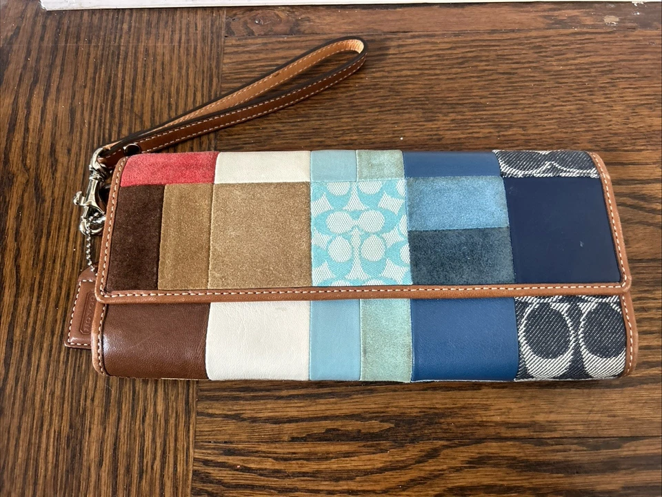 Cartera Muñequera Coach Denim Patchwork Gamuza Cuero Foto 1 de 4