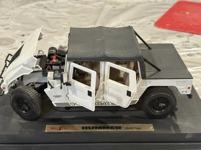 Maisto White Hummer with Soft Top, 1/18 Scale with Display - Image 1 of 2