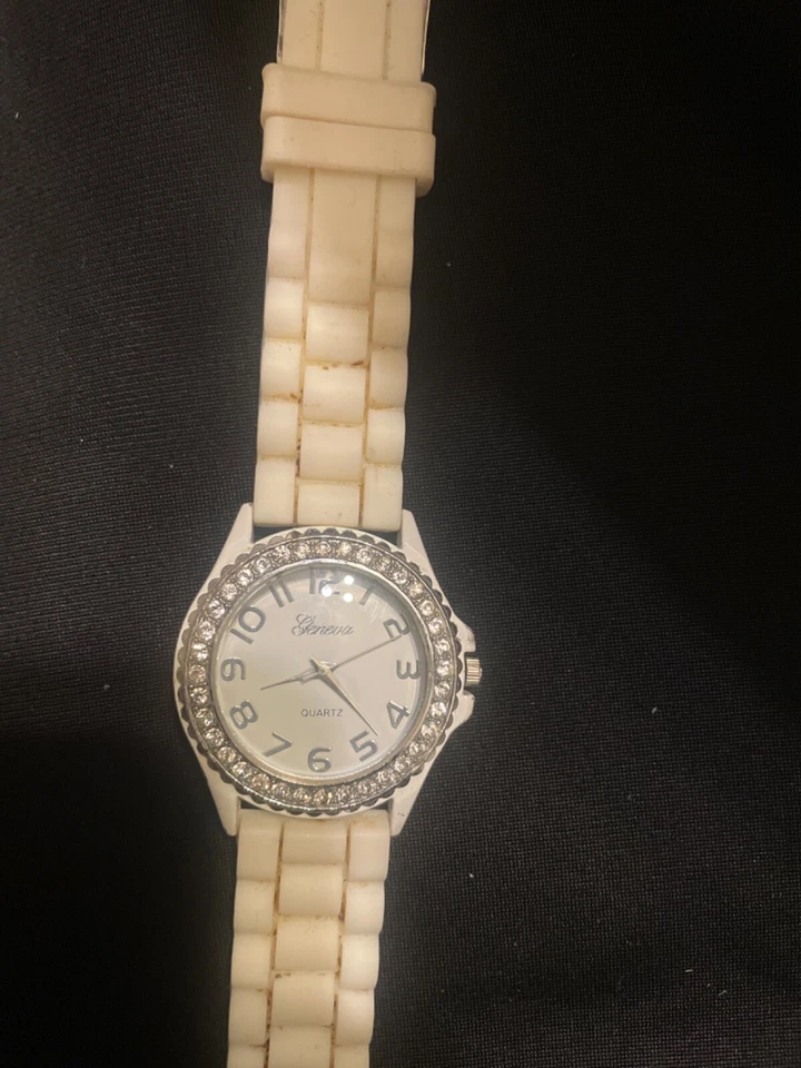 Vintage quartz watch by Geneva - Image 1 of 2