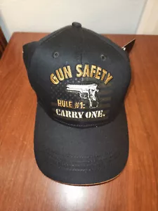 Regola di sicurezza pistola #1: Portare uno cappello da baseball nero - Foto 1 di 1