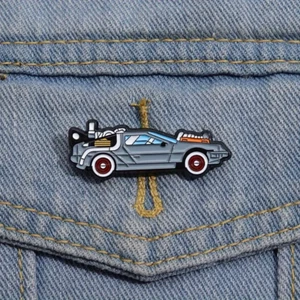 BACK TO THE FUTURE - DeLorean Car - ENAMEL & METAL BADGE FREE POST - Picture 1 of 4