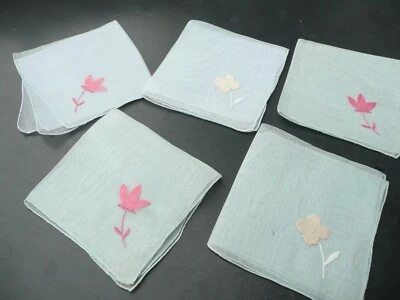 5 serviettes à cocktail ou à thé en organdi brodé - Photo 1/4