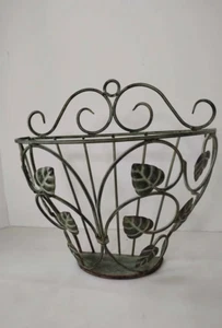 Wrought Iron Wall Hanging Basket Planter Wall Pocket Green New - Picture 1 of 9