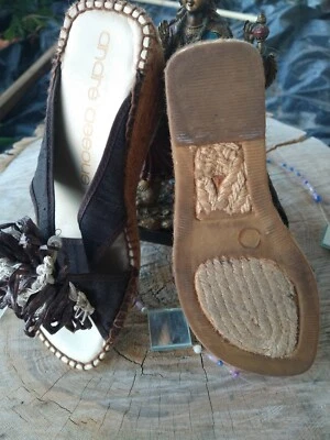 Cuñas sin cordones andre assous marrón, detalle floral talla 6 Foto 1 de 4