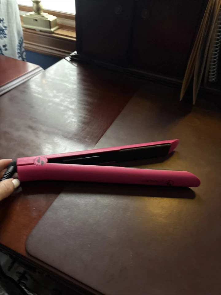 LeChic Ionik Ceramic Flat Iron Dark Pink. Never Used No Box - Image 1 of 4