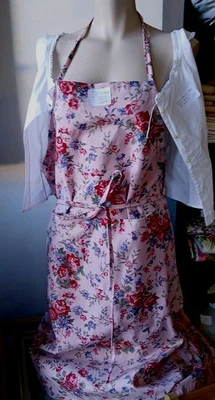tablier Grande Taille tissu ancien petites fleurs, tissu recyclé,  - Photo 1/3