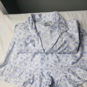 Pottery Barn Teen LoveShack ausgefallener geblümter Spalier Satin Pyjama, mittelblau - Bild 1 von 7