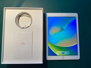 Apple iPad (5..Generation) 2017 Wifi only, 32GB, Space Grey - Bild 1 von 8