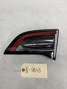 ⚡️Luz trasera interior para maletero Tesla Y derecha derecha 4 pines 1502089-00-B 9645 B160 - Imagen 1 de 4