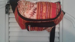 BAUCHTASCHE BUNT, GEFÜTTERT UND HANDGEFERTIGT AUS DEN ANDENBERGEN ZWEI FÄCHER  - Bild 1 von 4