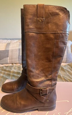 Bota de Equitação Marc Fisher Âmbar Alta Feminina Tamanho 7M Couro Marrom Zíper Lateral - Imagem 1 de 4