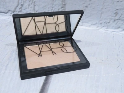 NARS Capri Highlighting Powder 14g - New - Image 1 of 4