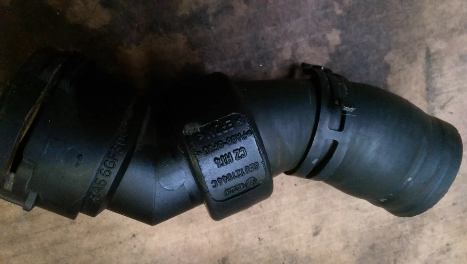 Audi A4 B7 Kühlerschlauch 3,2l FSI Wasserschlauch 8E0121044C  - Bild 1 von 1