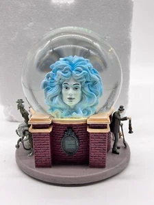 Cuidador y perro Disney The Haunted Mansion Madame Leota 3 fantasmas - nuevo en caja - Imagen 1 de 5