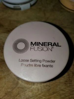 Banana Loose Setting Powder .47 Oz  by Mineral Fusion - Image 1 of 3