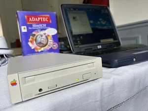 Vintage AppleCD 300 SCSI externer CD-ROM Leser 2x Speed. Apple CD 300 getestet - Bild 1 von 21