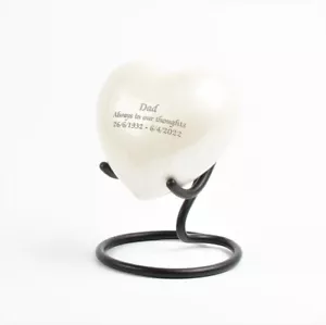 Gettone Mini Keepsake Cremazione Ceneri Cuore Urna Bianco Completamente Personalizzato Inciso - Foto 1 di 14