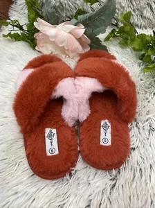 Pre-Owned Women's Sole Mates Fuzzy Slipper Slides Red & Pink ~ Sz 6 nice - Picture 1 of 6