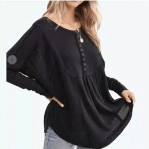 Free People Leo Henley Top Boho Tunic Waffle Knit Thermal Black M - Picture 1 of 9