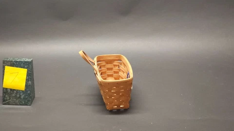1992 Longaberger Basket With Leather Handle  And Welcome Tie On 7 Cover