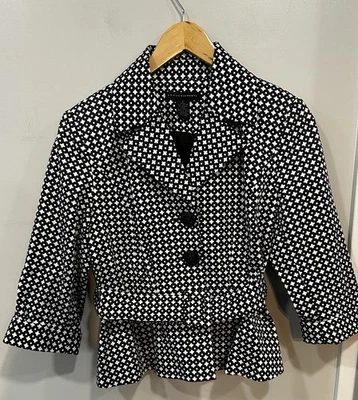 Jaqueta Grace Elements preta e branca com cinto tamanho 6 - Imagem 1 de 3