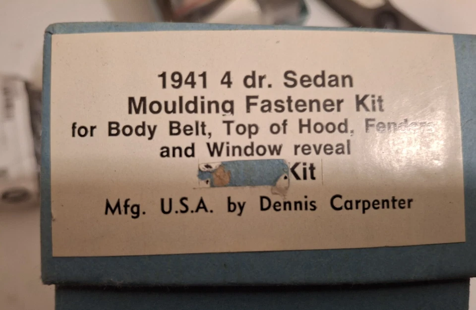 Kit de fixação de moldagem 1941 Ford 4 portas sedã, 11A-20000-C - Imagem 1 de 4