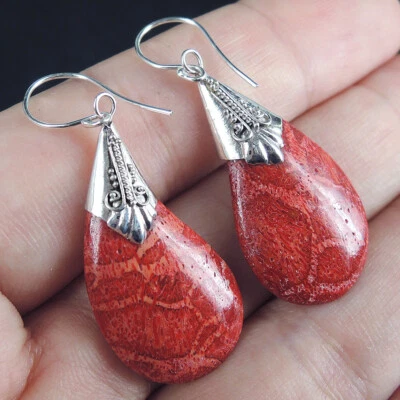 Orecchini in argento sterling 925 con corallo rosso naturale a goccia asimmet... - Immagine 1 di 4