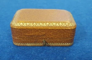 ANTIQUE BEAUTIFUL OLD COLLECTIBLE EMPTY JEWLERY BOX FOR BROOCH - Picture 1 of 4