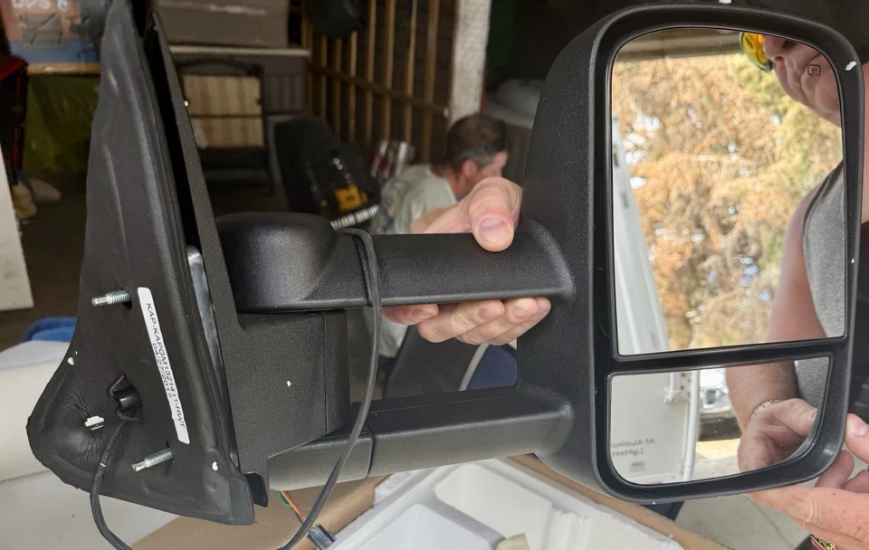 Nuevo espejo retrovisor eléctrico derecho KAPGM1321411 para Silverado Sierra Foto 1 de 4