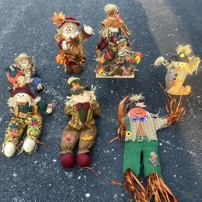 Lot Of 7 - Fall Decor Felt, Straw, Mache Scarecrows Harvest Decorations - Image 1 of 4
