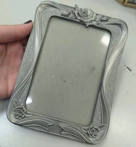 Vintage Jugendstil Floral Rosen verziert Zinn stehender Bilderrahmen - Bild 1 von 9