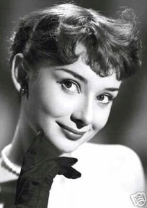 Audrey Hepburn black & white fridge magnet 90mm x 65mm (sd) - Picture 1 of 1