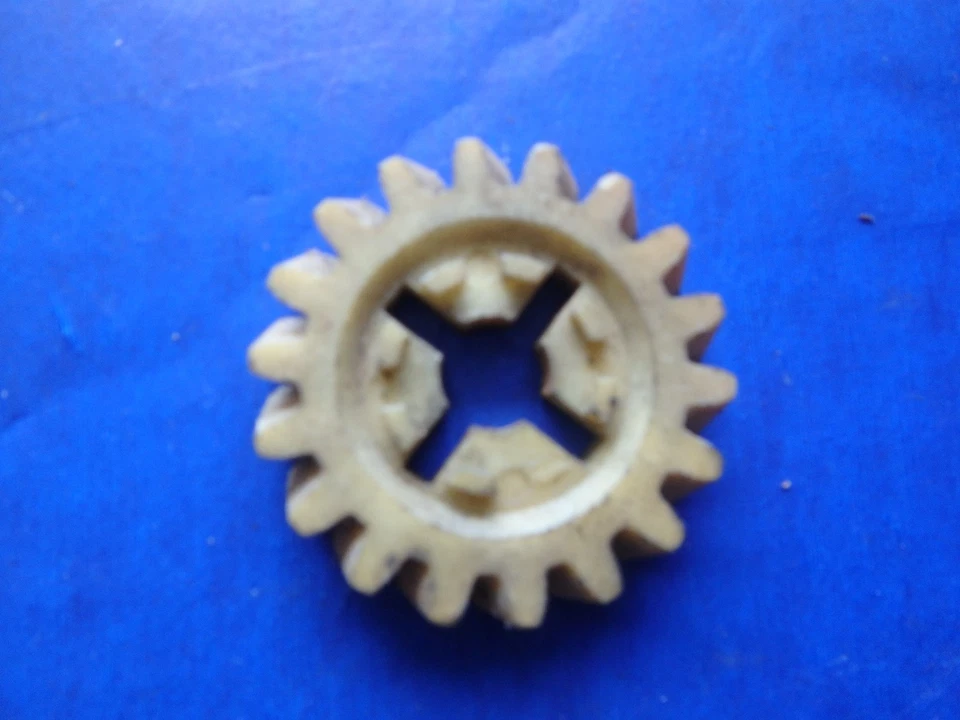 Yamaha DT 250 1977 bomba de aceite engranaje Foto 1 de 1