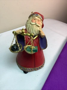 2003 Hallmark adorno de Navidad LA DECISIÓN travieso o bonito escalas de carbón D14 - Imagen 1 de 7
