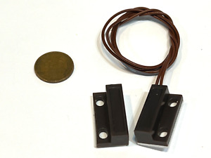 Brown Latching magnetic reed switch proximity sensor wired Normally opened  E30