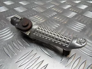 Suzuki GSXR 600 / 750 1000 Front left riders foot peg & mount 2000 to 2005 - Picture 1 of 7