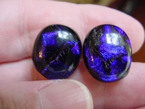 (DE18-91) round Blue Purple glitter black Dichroic glass post pierced earrings - Bild 1 von 4