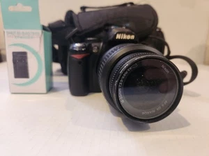 Nikon D3000 10.2MP Digital SLR Camera w/18-55mm Lens - Picture 1 of 7