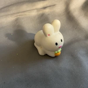 ELC Centro de Aprendizaje Temprano Happyland Cherry Lane Cottage Bunny Rabbit - Imagen 1 de 4
